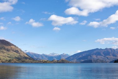  Wanaka, Yeni Zelanda 'da bir dağ gölü manzarası. Seyahat kavramı.