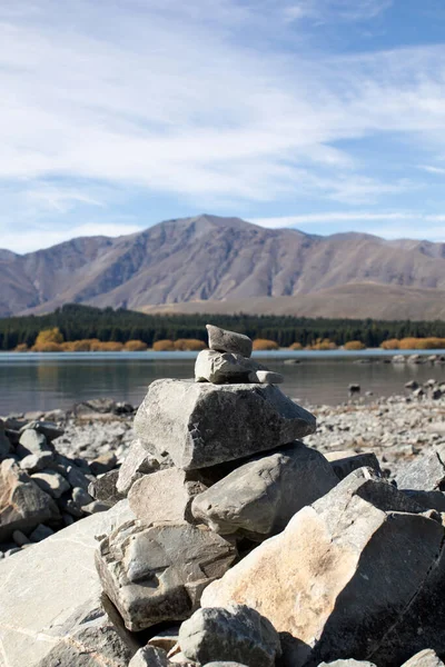 Kamienie Pobliżu Górskiego Jeziora Jezioro Tekapo Nowej Zelandii Jesienią Koncepcja — Zdjęcie stockowe