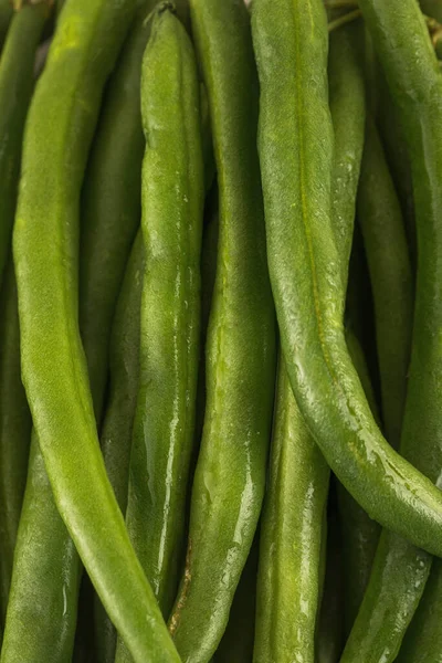 Πράσινα Φασόλια Είναι Ωμά Ένα Πιάτο Έννοια Της Υγιεινής Διατροφής — Φωτογραφία Αρχείου