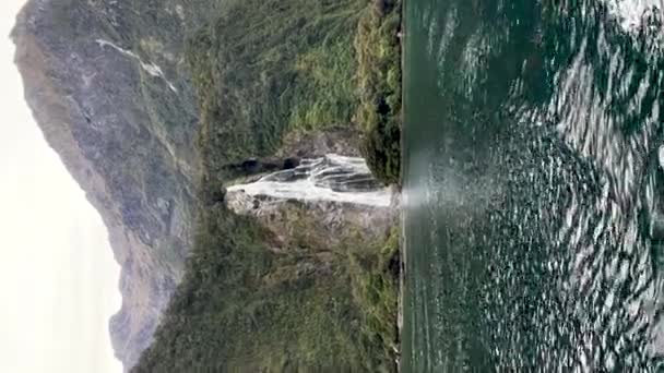 Fjord Waterfall New Zealand Milford Sound Travel Vertical Video — Stock Video