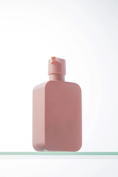 Ροζ Μακιγιάρισμα Καλλυντικού Προϊόντος Θέση Για Λογότυπο Γυάλινο Ράφι Σαμπουάν — Φωτογραφία Αρχείου