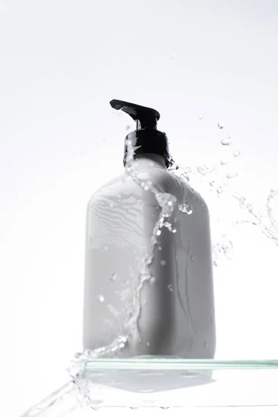 Reusable Dispenser Bottle Cosmetics Glass Shelf Falling Drops Moisturizing Cosmetic — Stock Photo, Image