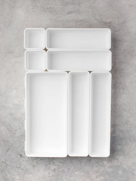 Набор Пластиковых Контейнеров Коробки Удобного Хранения Внутри Ящика Кухне Столом — стоковое фото