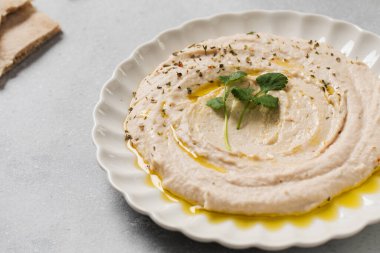 Atıştırmalık sağlıklı fasulye humusu. Sağlıklı beslenme. Vejetaryen atıştırmalığı.