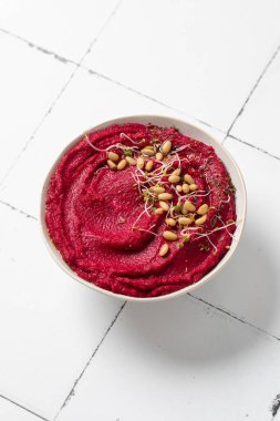 En iyi pancar humusu. Sağlıklı ve vejetaryen atıştırmalık konsepti. Vejetaryen kavramı 