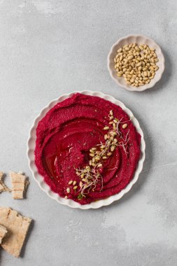 En iyi pancar humusu. Sağlıklı ve vejetaryen atıştırmalık konsepti. Vejetaryen kavramı 