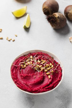 En iyi pancar humusu. Sağlıklı ve vejetaryen atıştırmalık konsepti. Vejetaryen kavramı 