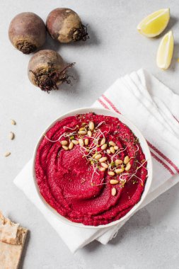 En iyi pancar humusu. Sağlıklı ve vejetaryen atıştırmalık konsepti. Vejetaryen kavramı 