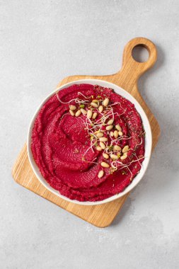 En iyi pancar humusu. Sağlıklı ve vejetaryen atıştırmalık konsepti. Vejetaryen kavramı 