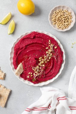 En iyi pancar humusu. Sağlıklı ve vejetaryen atıştırmalık konsepti. Vejetaryen kavramı 