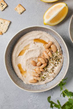 Atıştırmalık sağlıklı fasulye humusu. Sağlıklı beslenme. Vejetaryen atıştırmalığı.