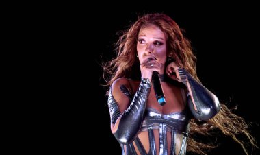 Barcelona, İspanya - 15 Temmuz 2023: Eleni Foureira PRIDE BCN, LGBTQ gurur etkinliği sırasında Barcelona 'da
