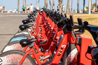 Halka açık bir bisiklet kiralama sistemi olan biicing, Barcelona sokaklarında çevre dostu ve sürdürülebilir ulaşım sunuyor.