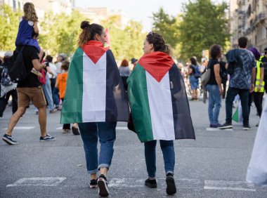 Barselona, İspanya - 4 Ekim 2025: Filistin halkının insan hakları için Barselona 'da sosyal protesto.