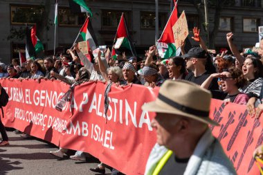 Barselona, İspanya - 4 Ekim 2025: Filistin halkının insan hakları için Barselona 'da sosyal protesto.