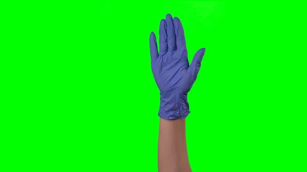 Mulher Mão Uma Luva Azul Médica Mostrando Gesto Boas Vindas — Fotografia de Stock