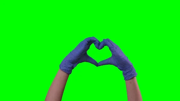 Mãos Mulher Látex Luvas Azuis Está Mostrando Coração Com Dedos — Fotografia de Stock