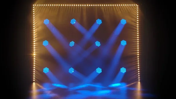 Sahne Işıkları Duman Boş Karanlık Konser Sahnesinde Profesyonel Işıklandırma Işık — Stok fotoğraf