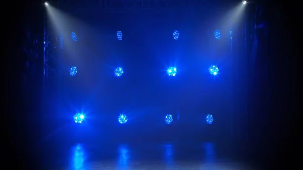 Escenario Con Proyector Luminiscente Azul Brillante Escena Vacía Para Espectáculo — Foto de Stock