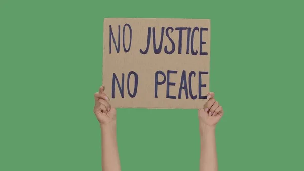 Руки Жінок Піднімають Картонні Плакати Justice Припиніть Расизм Немає Расизму — стокове фото
