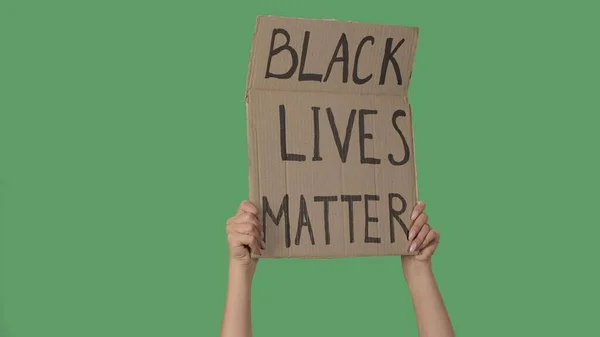 Μαύρο Έχει Σημασία Μήνυμα Διαμαρτυρίας Χαρτόνι Πινακίδας Σταματήστε Τον Ρατσισμό — Φωτογραφία Αρχείου
