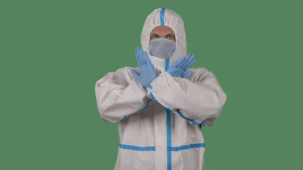 Beyaz Koruyucu Giysi Tıbbi Maske Takmış Bir Tıp Çalışanı Virolog — Stok fotoğraf