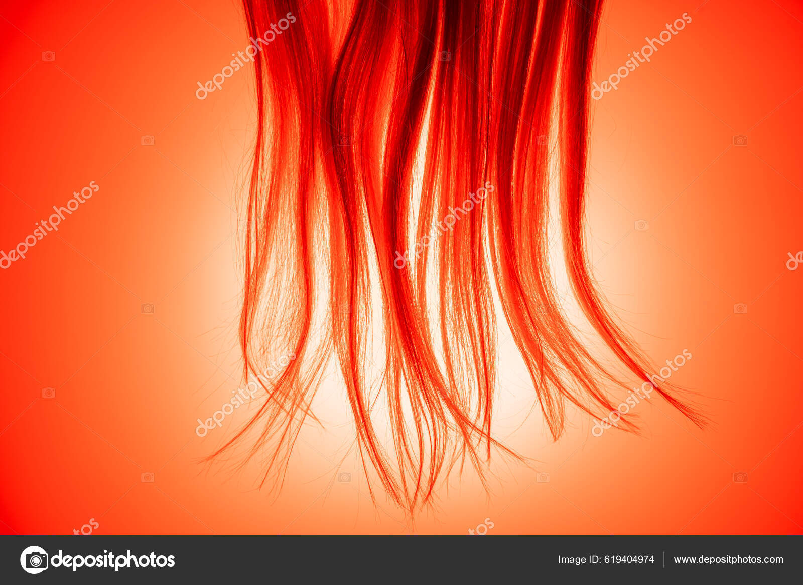 Parte Cabelo Loiro Iluminado Pela Luz Vermelha Lantejoulas Cabelo Mulher —  Foto © KinoMasterDnepr #619404974, image size:1600x1167