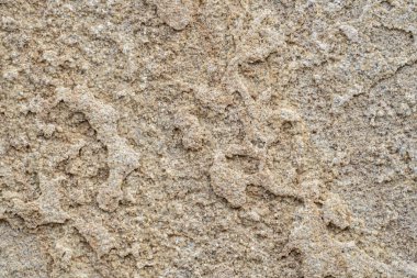Duvar dekoratif mermer kırıntılarıyla kaplı. Evin yalıtımlı cephesinde beyaz, gri ve kahverengi mermer lekeler. Yapı mermer parçacıkları, beton, alçı makro çekim