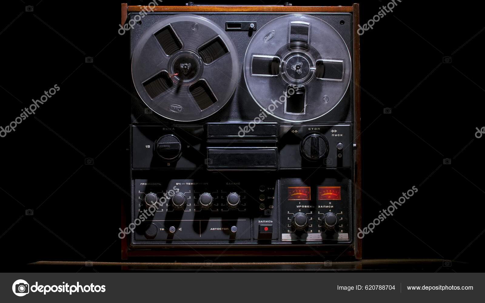 Vintage Reel Reel Tape Recorder Black Studio Background Retro Music — Stock  Photo © KinoMasterDnepr #620788704
