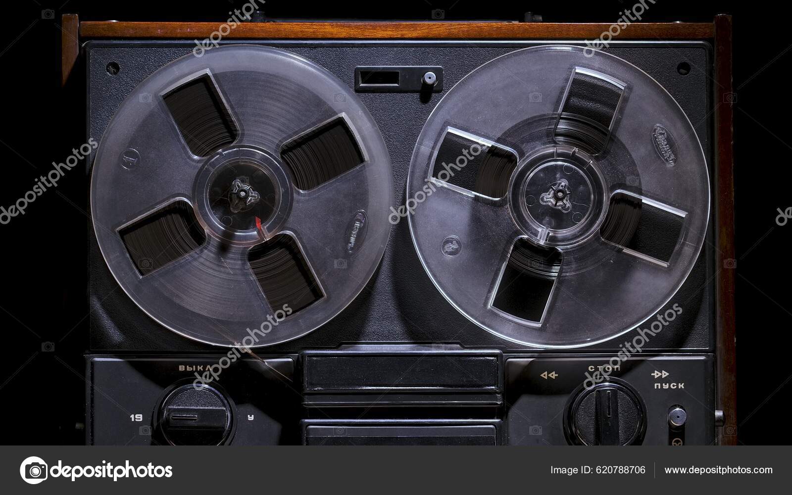 Vintage Reel Reel Tape Recorder Black Studio Background Retro Music — Stock  Photo © KinoMasterDnepr #620788706