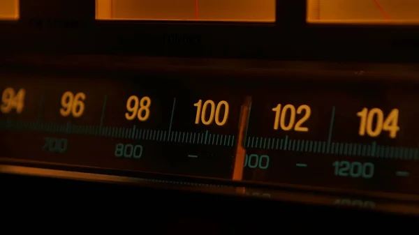 Černá Žlutým Podsvíceným Přijímačem Zesilovačem Stupnicí Ladění Analogové Rádiové Frekvence — Stock fotografie