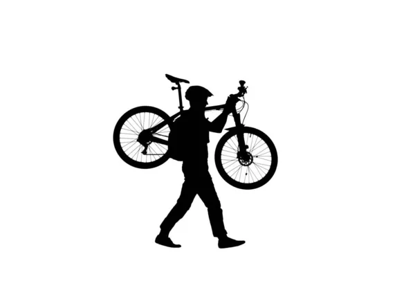 肩に自転車を運ぶサイクリストの黒いシルエットのサイドビュー 白地を自転車で歩く男の自転車乗り トレーニング アクティブな休息 アクティブなスポーティーな人々のコンセプト — ストック写真