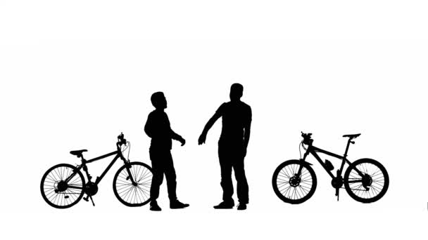 两个骑自行车的人相互问候 并在白人背景上为胜利和成功而欢欣鼓舞的黑色轮廓 男人们用手拍手 拍掌致意和庆祝 — 图库视频影像