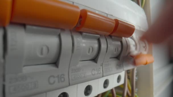 Dedo Ligado Interruptores Elétricos Alta Tensão Quadro Comando Caixa Interruptor — Vídeo de Stock