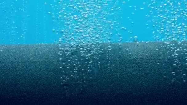 Kleine Glänzende Luftblasen Die Aus Grauen Paralon Kompressorschläuchen Oder Filtern — Stockvideo