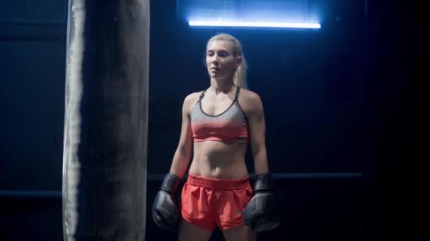 Young Woman Kickboxer Black Boxing Gloves Red Sports Uniform Looking — Vídeo de Stock