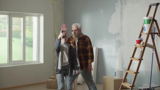 Grandpa Grandson Talking Video Call Using Mobile Phone Young Guy — Vídeo de Stock