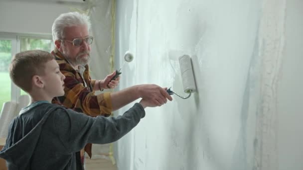 Side View Grandfather Grandson Painting Wall White Paint Using Paint – Stock-video
