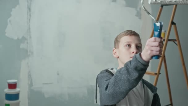 Teenager Painting Glass White Paint Using Roller Young Boy Filling — Vídeo de Stock