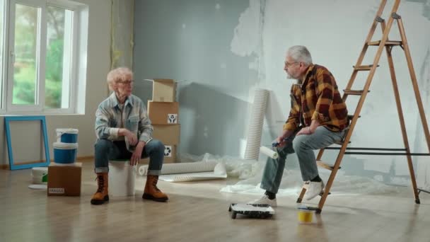 Tired Elderly Man Calling Master Repair Apartment Using Mobile Phone — Stockvideo