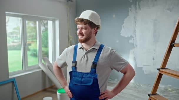 Male Foreman Blue Overalls White Helmet Planning Renovation Project Turning — Stockvideo