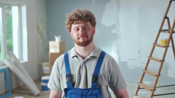 Repairman Worker Blue Construction Overalls Showing Bunch Keys Smiling Portrait — Stockvideo