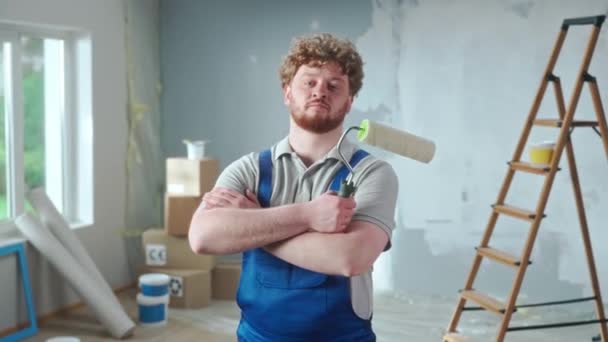 Repairman Blue Overalls Looking Confidently Camera Crossing Arms Paint Roller — Stock video