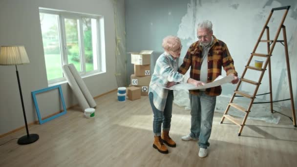 Elderly Man Woman Looking Sheet Plan Apartment Discussing Renovation Project — Αρχείο Βίντεο