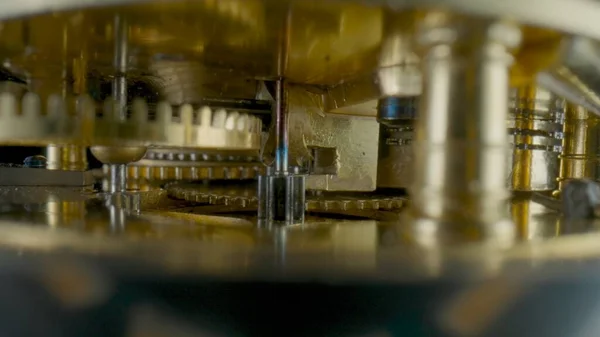 View Clockwork Golden Mechanical Clock Gold Gears Gearing Wheel Toothed —  Fotos de Stock