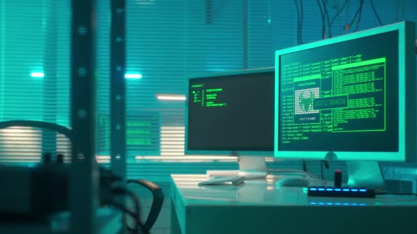 Computerbildschirm Mit Grünen Linien Von Programmcodes Und Rotem Fenster Mit — Stockvideo