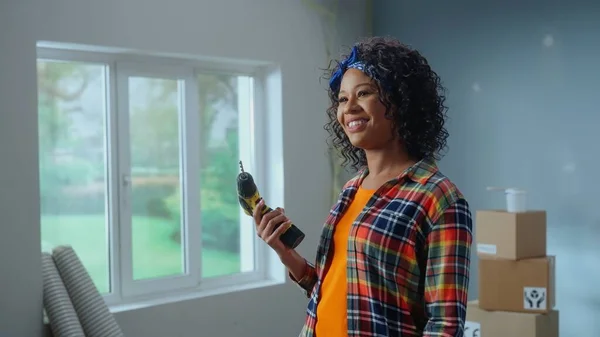 Young African American Woman Turning Electric Screwdriver Smiling Black Female — Stock Photo, Image