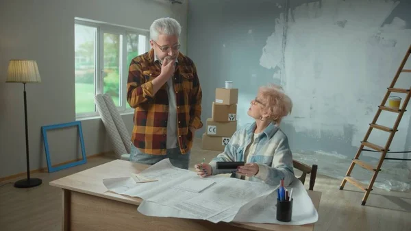 Elderly Man Woman Calculating Expenses Repairing Apartment Calculator Aged Couple — Fotografia de Stock