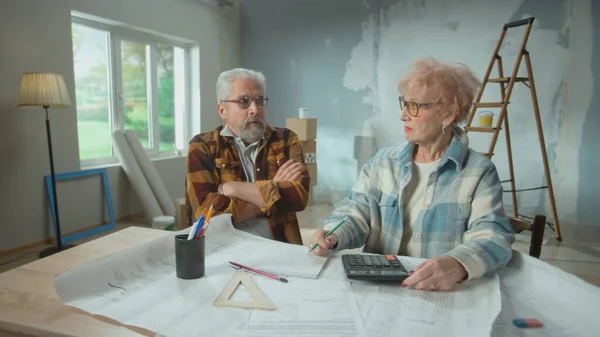 Elderly Man Woman Calculating Expenses Repairing Apartment Calculator Aged Couple — Fotografia de Stock