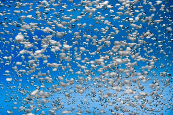 Stream Shiny Air Bubbles Illuminated Light Shining Blue Background Close — Fotografia de Stock